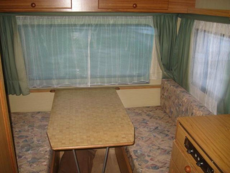 Adria 305 SL  (3)